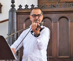 Iraqui violinist Imad Al Taha will perform with the W&M Middle Eastern Music Ensemble at the April 21 concert Refugees Welcome: Music for a Better World. (Photo courtesy of Anne Rasmussen)