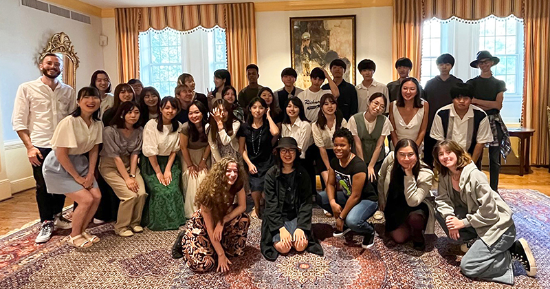 At the end of the program, a photo of the Keio students with W&M Keio team. Academic director Morgan Brittain is standing at far left. (Photo by Kate Hoving)