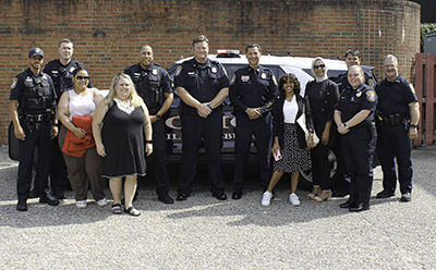 They participated in demonstrations and posed for a group photo with the officers and Editor Kim Root