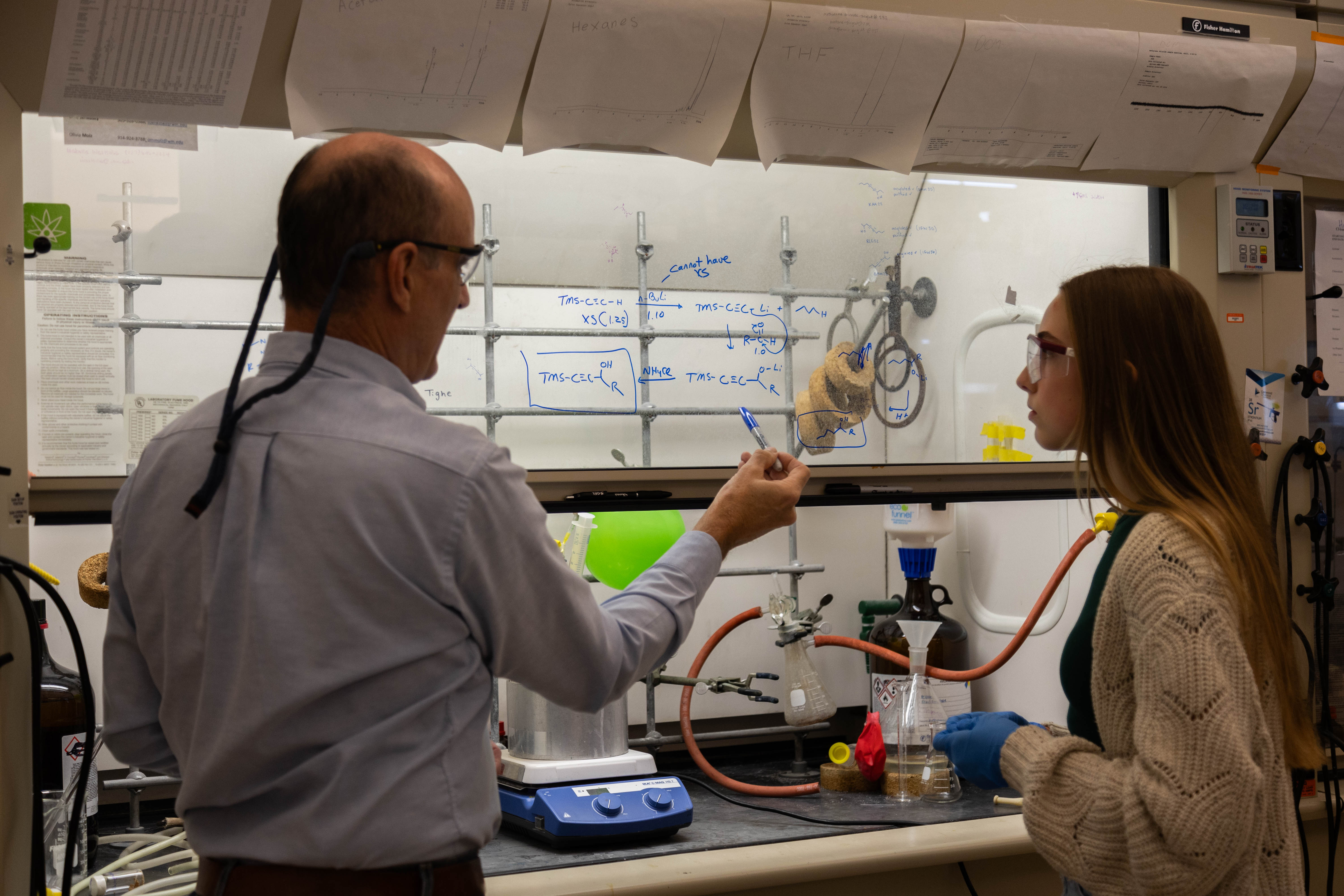 Isabelle Westlake ’26, a chemistry and neuroscience double major, spent last summer in the lab of chemistry professor Robert Hinkle, who serves as vice-dean of natural, physical, and computational sciences & interdisciplinary studies. (Photo by Tess Willett)