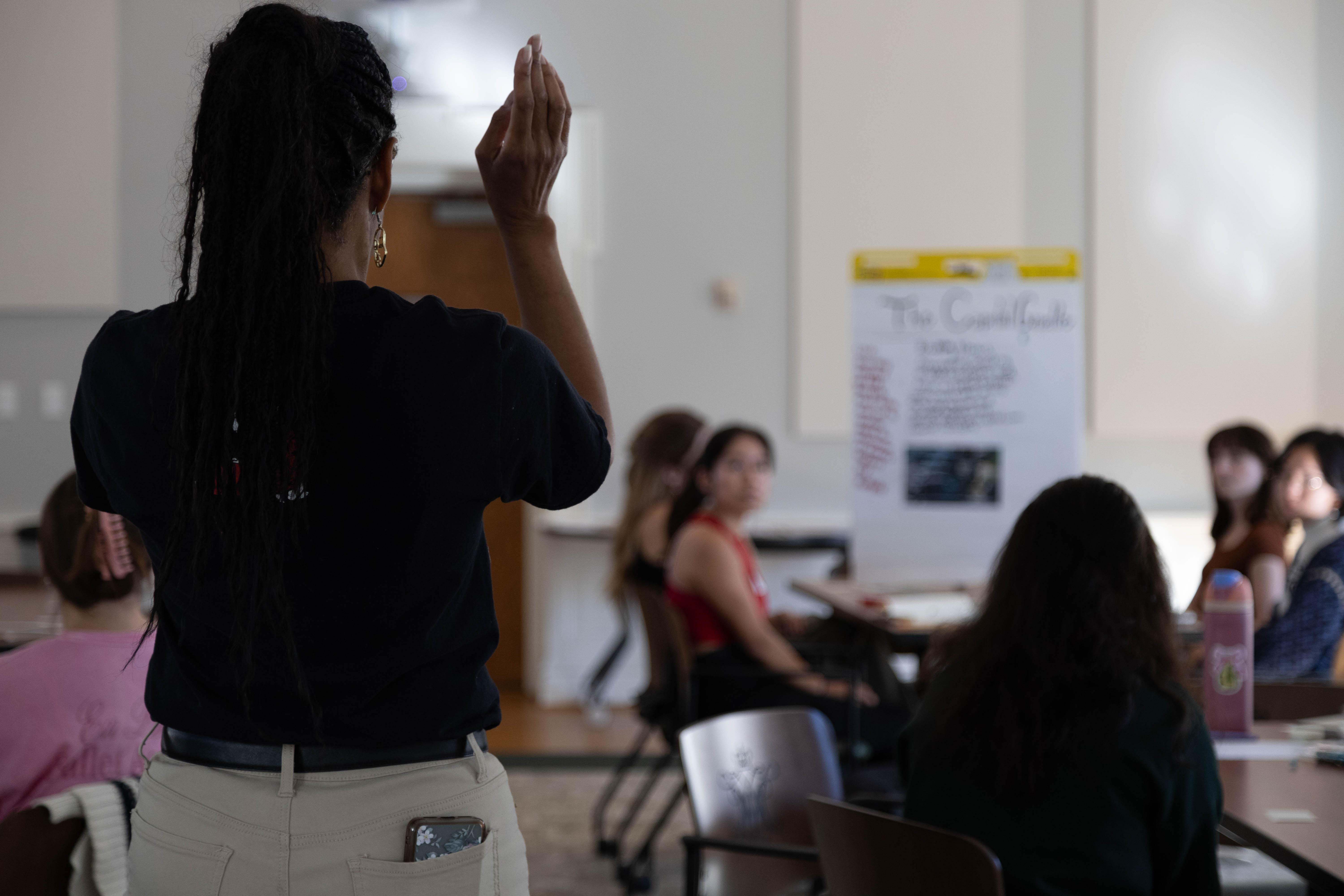 Watson facilitates her masterclasses as she does Daily Press/Virginian-Pilot newsroom meetings: "You all are journalists, so that means that I expect you to ask a lot of questions." (Photo by Tess Willett)