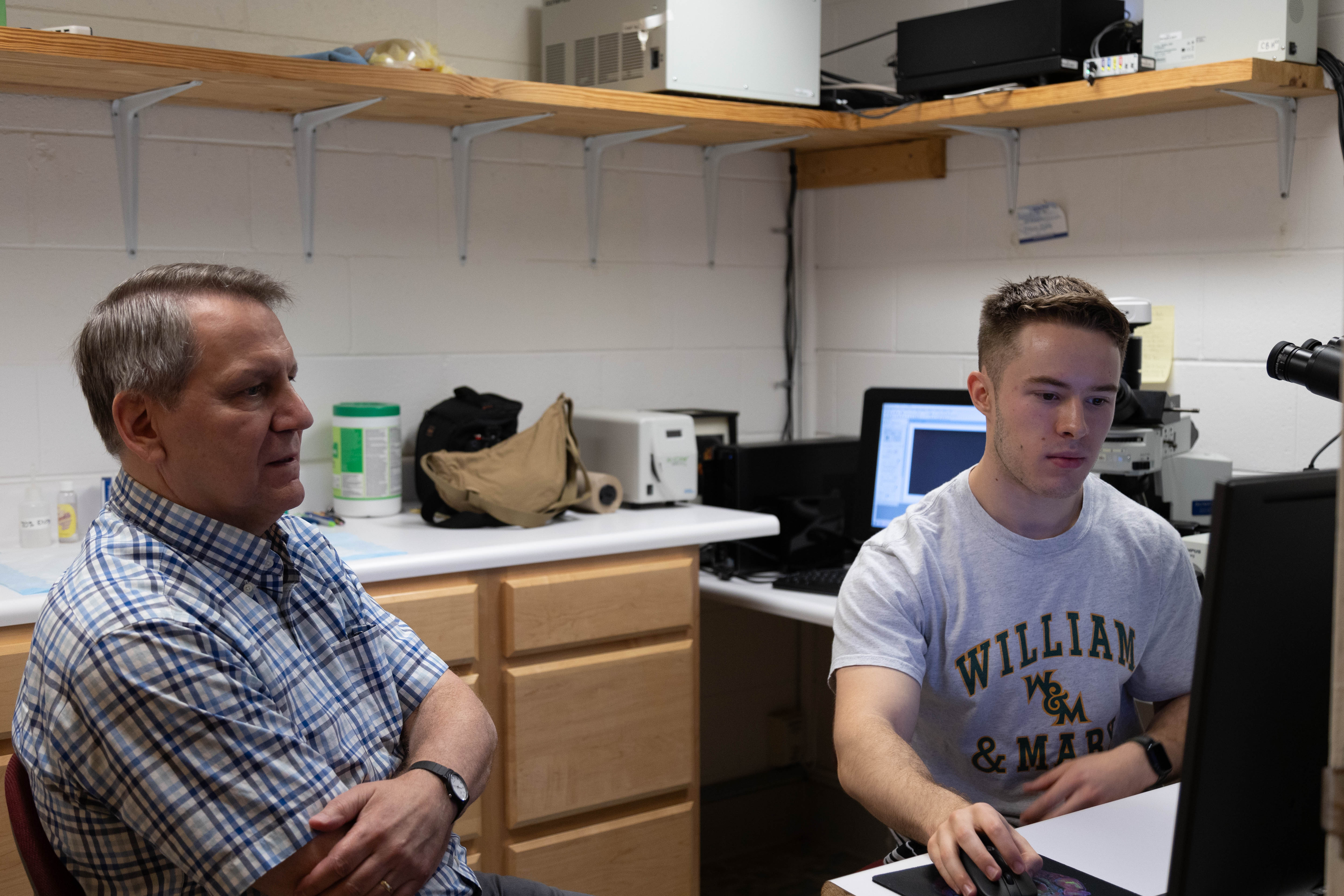 Neuroscience major Max Rackley ’25 (right) researched neuromuscular design alongside professor of kinesiology Michael Deschenes (left) in Summer 2024. (Photo by Tess Willett)