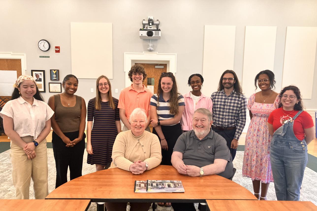 Dr. Carol Woody '71 and Robert Woody met with Summer 2024 Woody interns to discuss their experiences. (Photo by Ted Maris-Wolf)