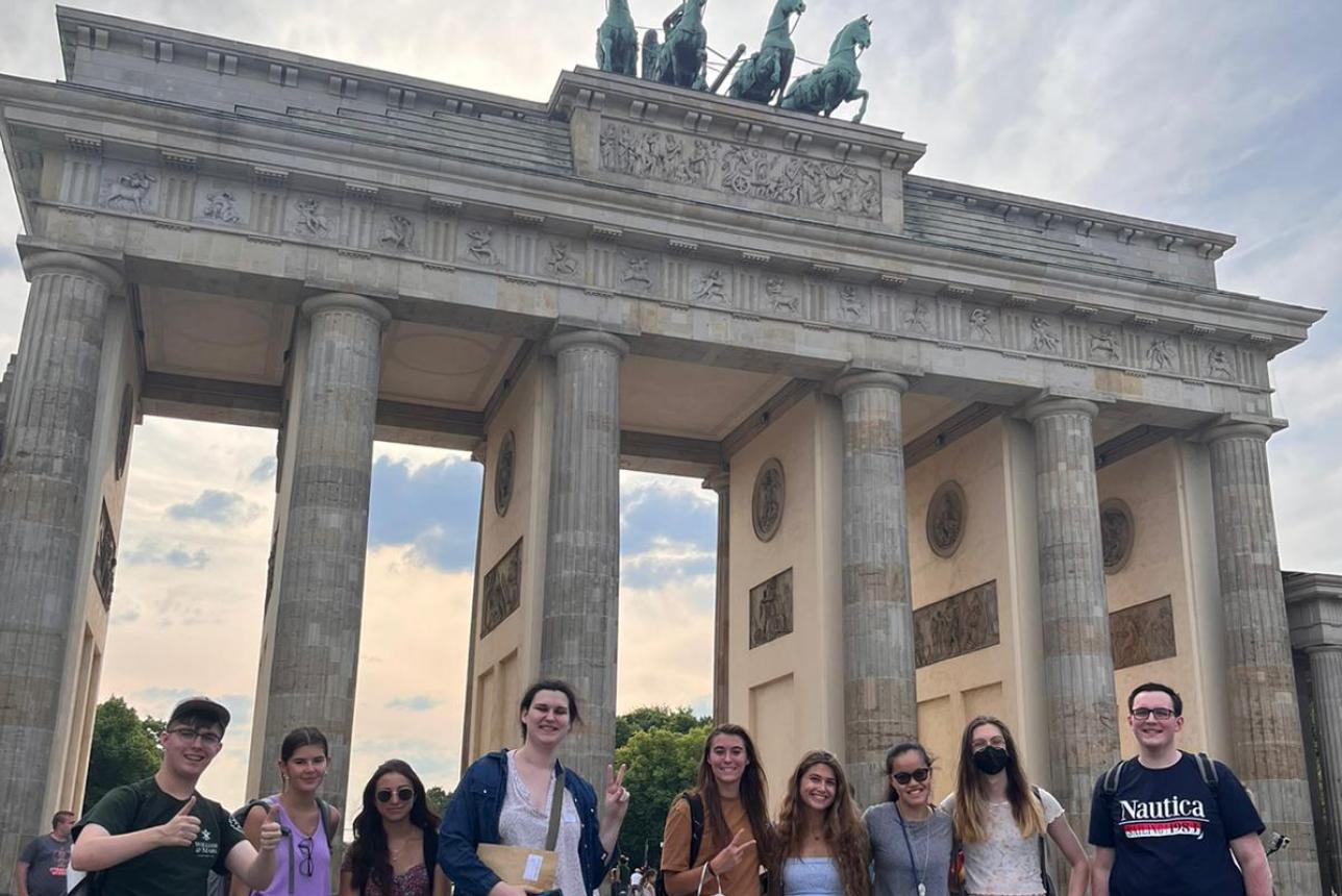 Students at Brandenburg Gate