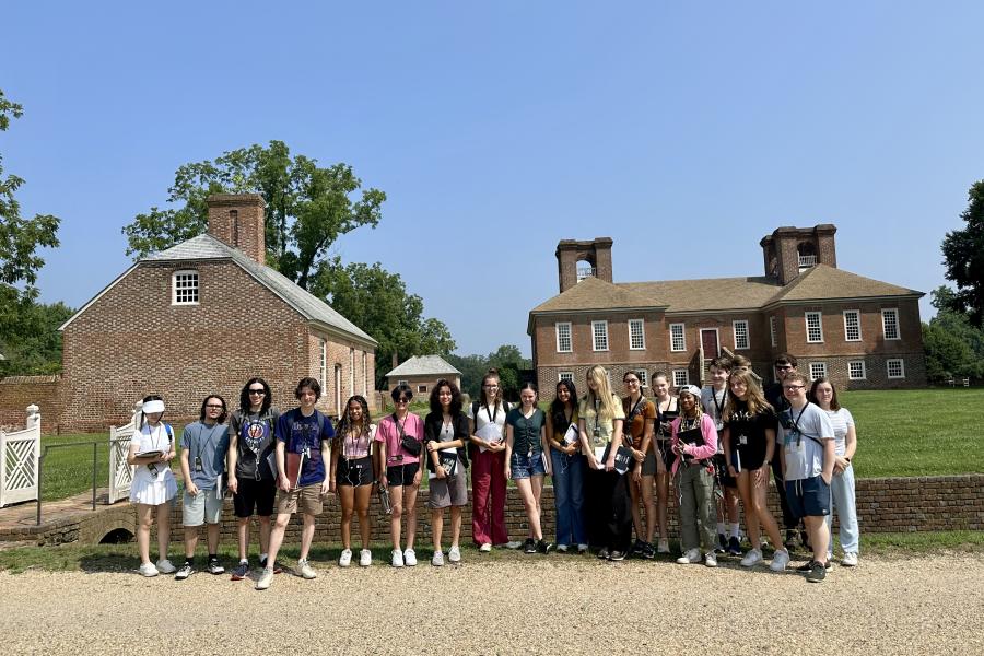 History 217 students at Stratford Hall Historic Preserve