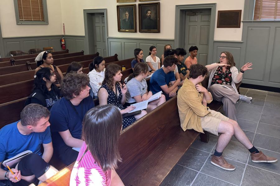 History 219 students hold class at Hanover County Courthouse