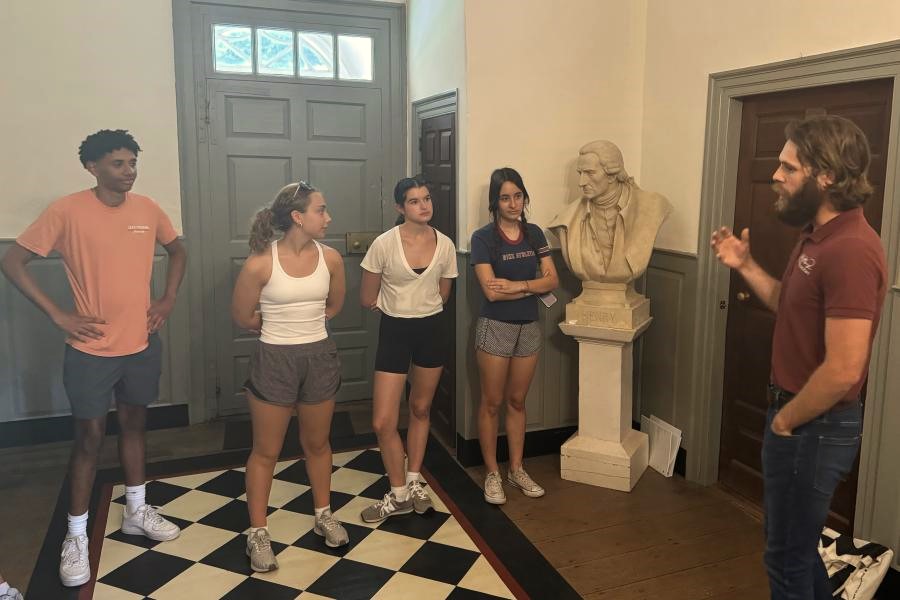 History 219 students talk to staff at Patrick Henry's Scotchtown