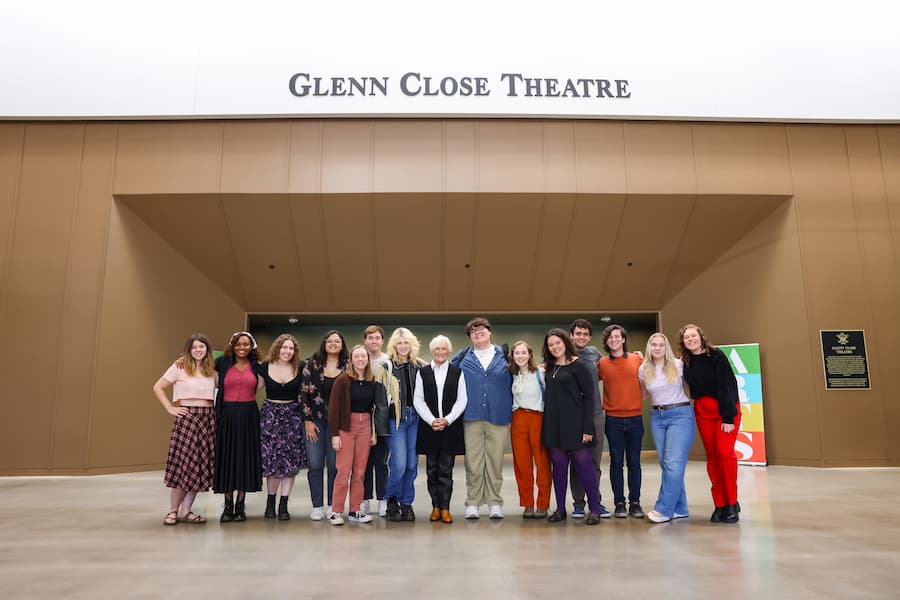 Glenn Close (center) with W&M Theatre Students (2023)