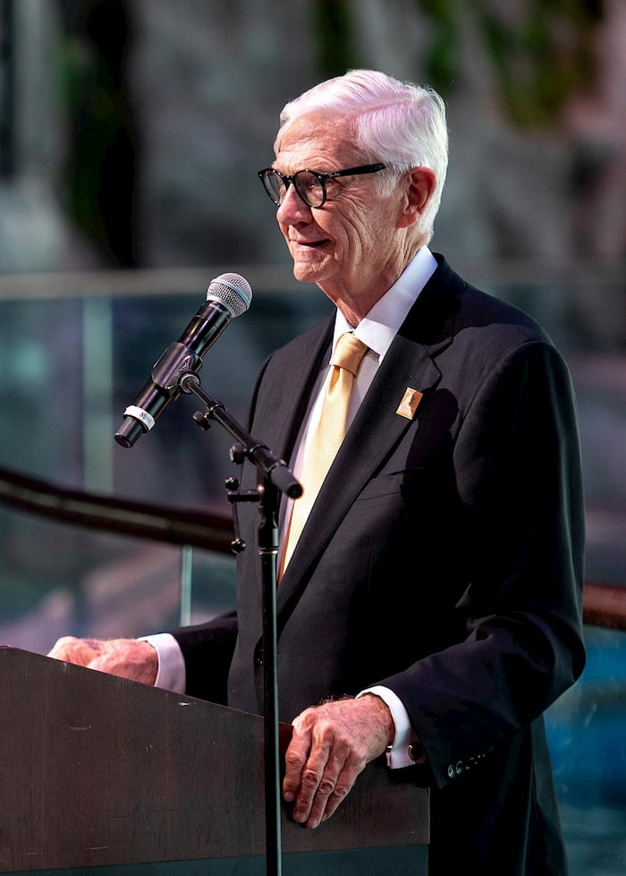 President-Emeritus W. Taylor Reveley III, LL.D. ’18 at a podium